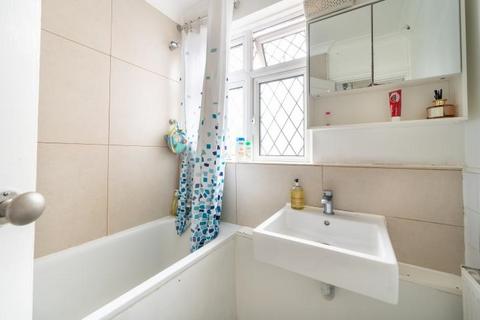 15 Vista Way, Kenton, Harrow, HA3 0SP