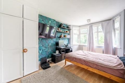15 Vista Way, Kenton, Harrow, HA3 0SP