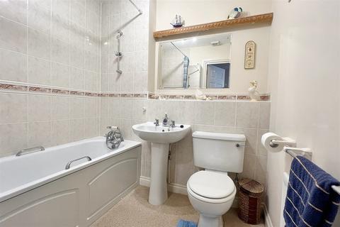 2 bedroom flat for sale, Eastleigh