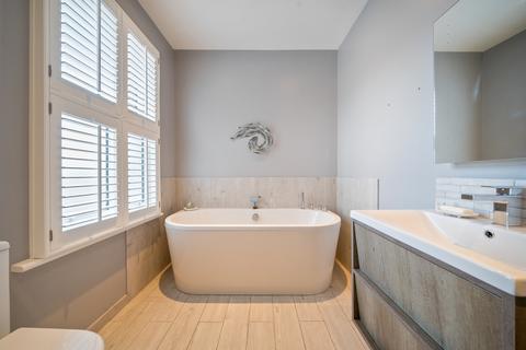 78 Victor Road, Teddington, TW11 8SR