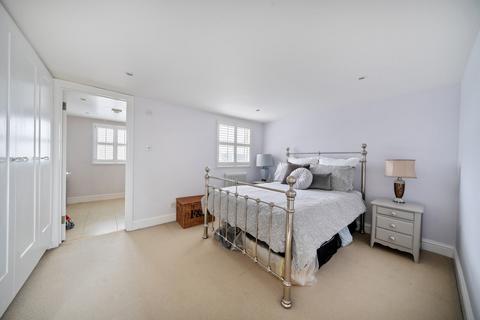 78 Victor Road, Teddington, TW11 8SR