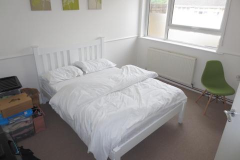 3 bedroom flat to rent, Avison Street, Newcastle Upon Tyne