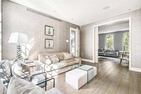 4 bedroom terraced house to rent, Shepherds Close, Mayfair, London, W1K