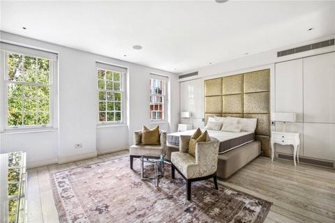 4 bedroom terraced house to rent, Shepherds Close, Mayfair, London, W1K