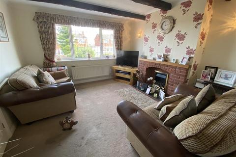 3 bedroom semi-detached house for sale, Clifton Close, Swadlincote DE11