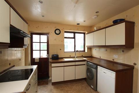 East Lodge Easthall Road, North Kelsey, Market Rasen, LN7 6HA