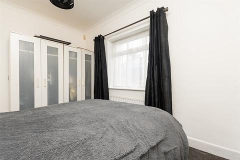 8 Whitehall Lane, Erith, DA8 2DH