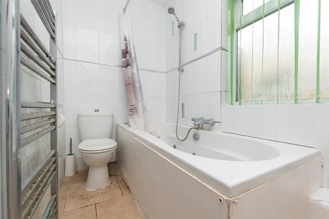 8 Whitehall Lane, Erith, DA8 2DH