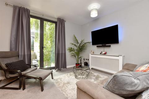 1 bedroom flat for sale, Godstone Road, Whyteleafe, Surrey