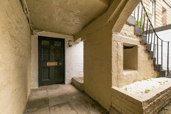 Enterance door
