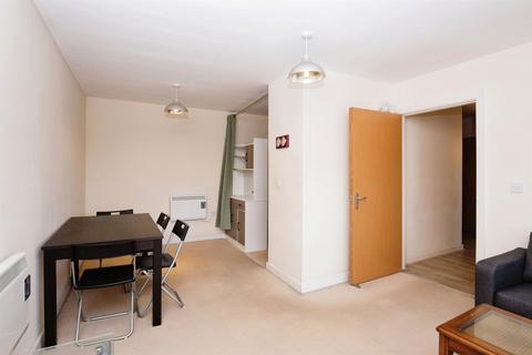 2 bedroom flat to rent, Bishops Corner, Hulme,  M15