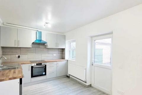 7 bedroom terraced house to rent, Garnet Walk, London, E6