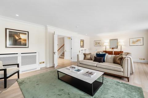 3 bedroom apartment to rent, Hyde Park Gate, London SW7