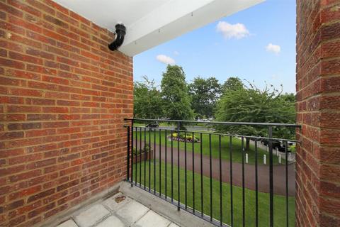 2 bedroom apartment for sale, Gilbert Court, W5