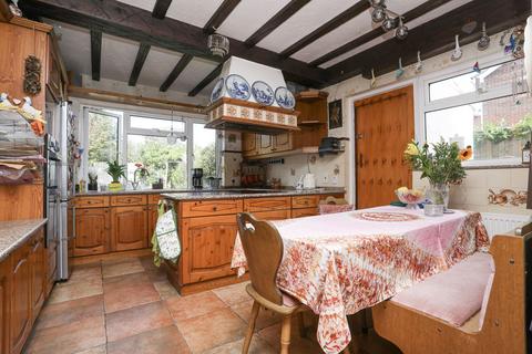 10 Sea View Road, Birchington, CT7 9LB