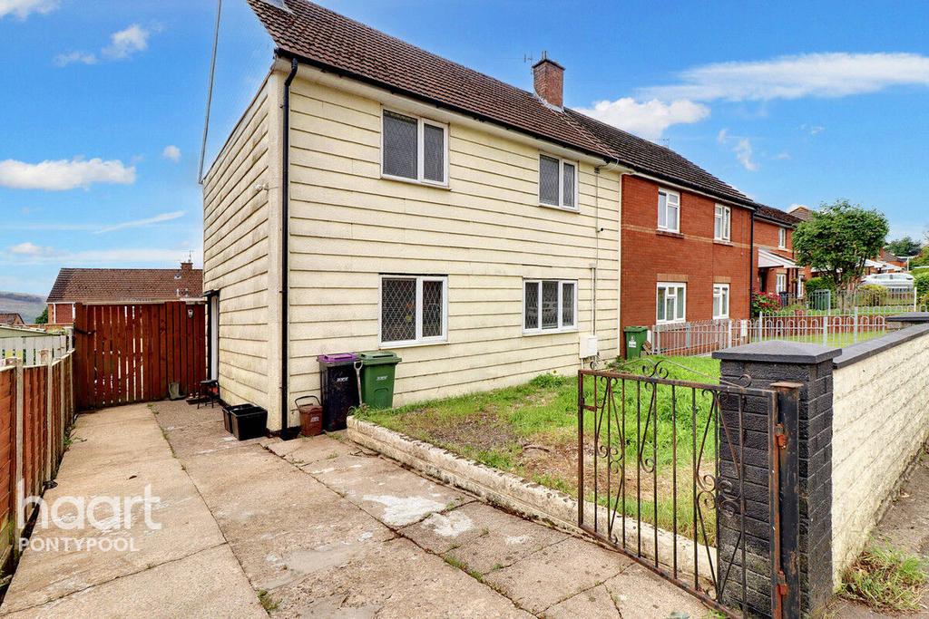 St Cadocs Road, Pontypool 3 bed semidetached house for sale £140,000