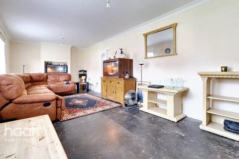 3 bedroom semi-detached house for sale, St Cadocs Road, Pontypool