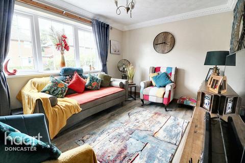 10 West Avenue, Stainforth, Doncaster, DN7 5EB