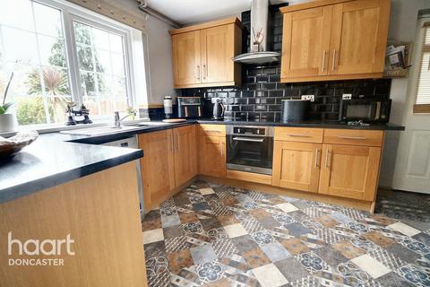 10 West Avenue, Stainforth, Doncaster, DN7 5EB
