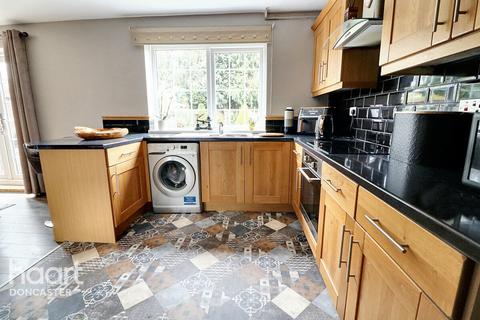 10 West Avenue, Stainforth, Doncaster, DN7 5EB