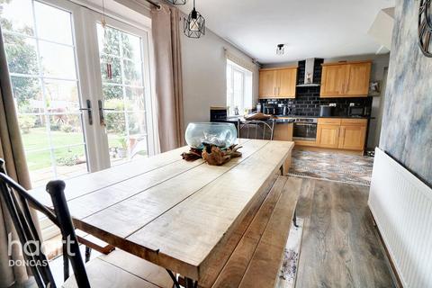 10 West Avenue, Stainforth, Doncaster, DN7 5EB
