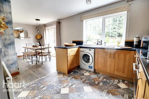 10 West Avenue, Stainforth, Doncaster, DN7 5EB