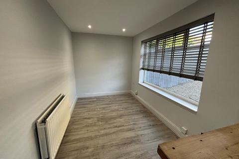 3 bedroom house to rent, Chandos Walk, Leeds, West Yorkshire, UK, LS8