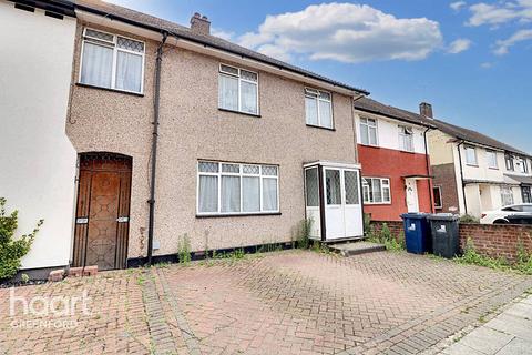 4 bedroom terraced house for sale, Shadwell Drive, Northolt