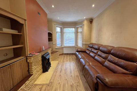 2 bedroom terraced house to rent, Beechwood Road, Luton LU4