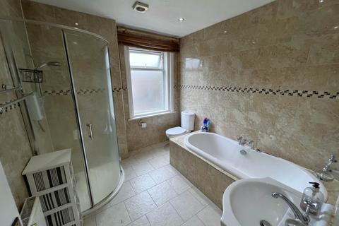 2 bedroom terraced house to rent, Beechwood Road, Luton LU4