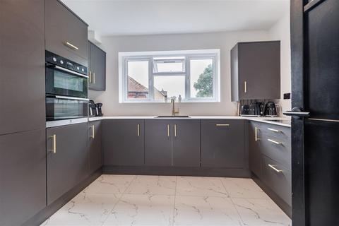 2 bedroom flat for sale, Ardmore Lane, Buckhurst Hill