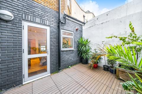 1 bedroom apartment for sale, Loampit Hill, London