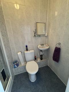 Studio to rent, Sunnycroft Road, Hounslow TW3