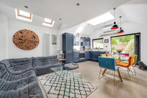 2 bedroom flat for sale, De Morgan Road, London, SW6