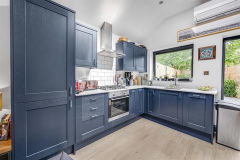 2 bedroom flat for sale, De Morgan Road, London, SW6