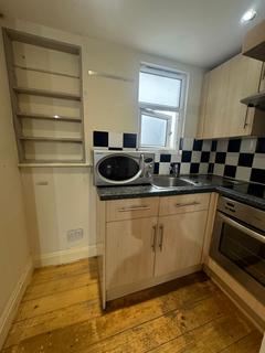 Studio to rent, Cromwell Road, Hounslow TW3