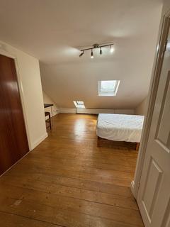 Studio to rent, Cromwell Road, Hounslow TW3