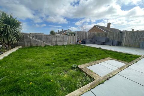 2 bedroom semi-detached bungalow to rent, Garden Road, Walton on the Naze, CO14