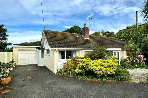 4 bedroom detached bungalow to rent, Vosporth Road, Newquay TR8