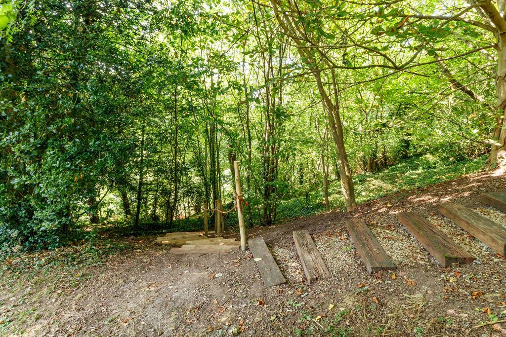 Riverbank Cottage Woodland