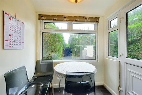 3 bedroom terraced house for sale, Baslow Drive, Lenton Abbey