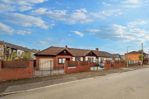 4 bedroom semi-detached house for sale, Hastings Road, Prestwich, M25