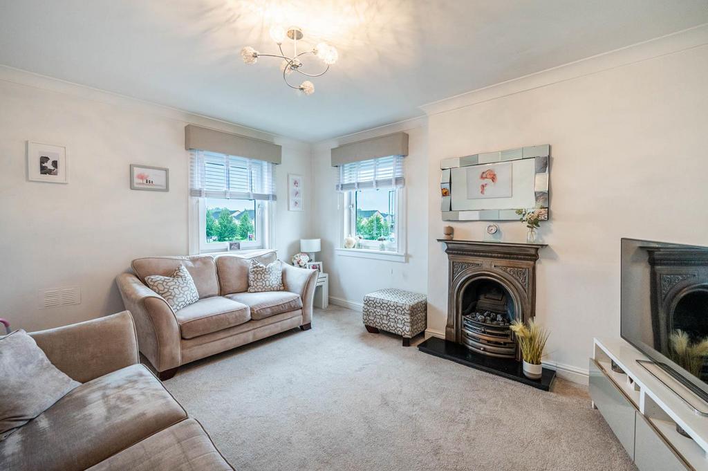 Cumbernauld Road, Stepps, Glasgow 2 bed flat for sale £128,000