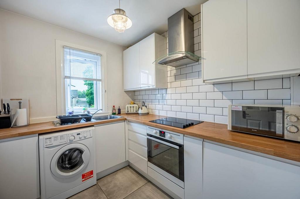 Cumbernauld Road, Stepps, Glasgow 2 bed flat for sale £128,000