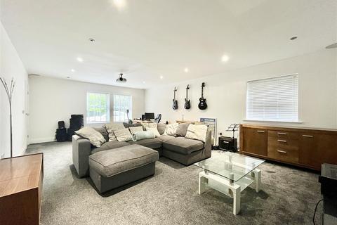 5 bedroom detached house for sale, Barrowby Lane, Leeds