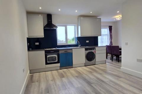 3 bedroom flat to rent, Hardinge Road, London