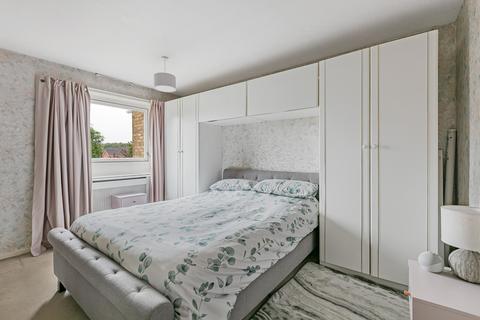 50 Maplefield, Park Street, St Albans, AL2 2BG