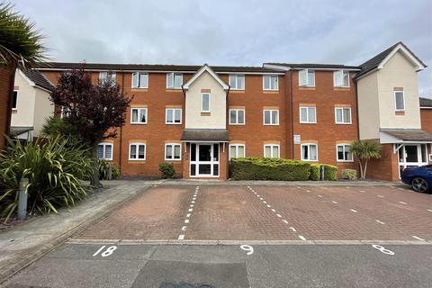 2 bedroom apartment for sale, Firs Avenue, Windsor