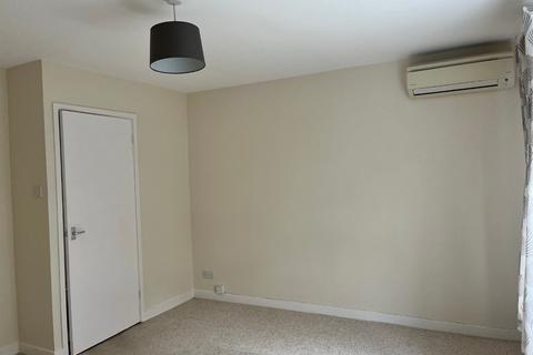 1 bedroom ground floor flat to rent, Church Gardens, Ravensthorpe, Northampton, NN6 8EY