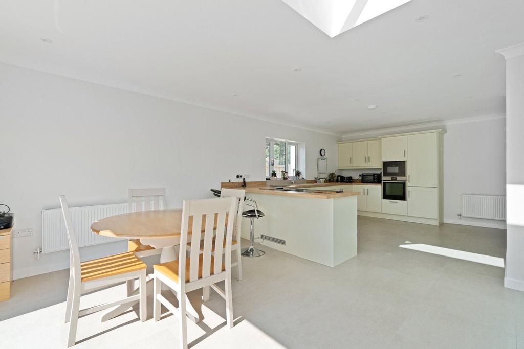 Dining/Kitchen Area